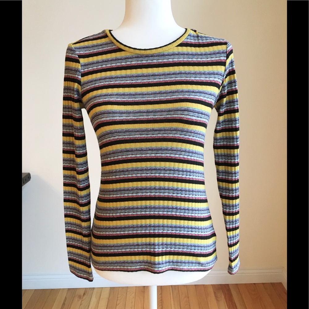 Beautiful BB Dakota lightweight sweater!